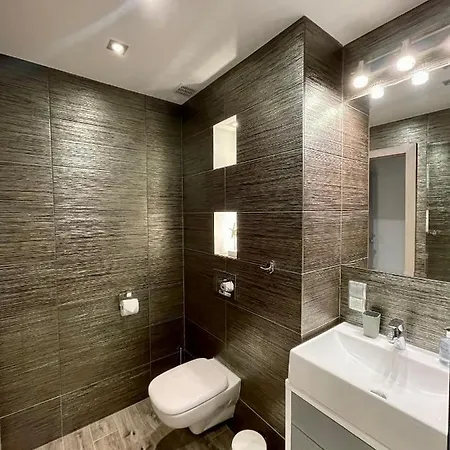 Nowoczesny Z Widokiem Na Rzeke I Jezioro