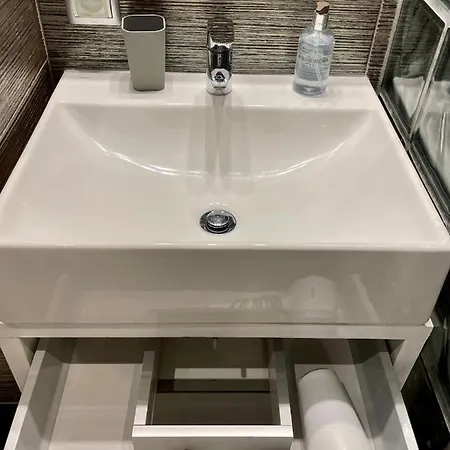 Nowoczesny Z Widokiem Na Rzeke I Jezioro اوك